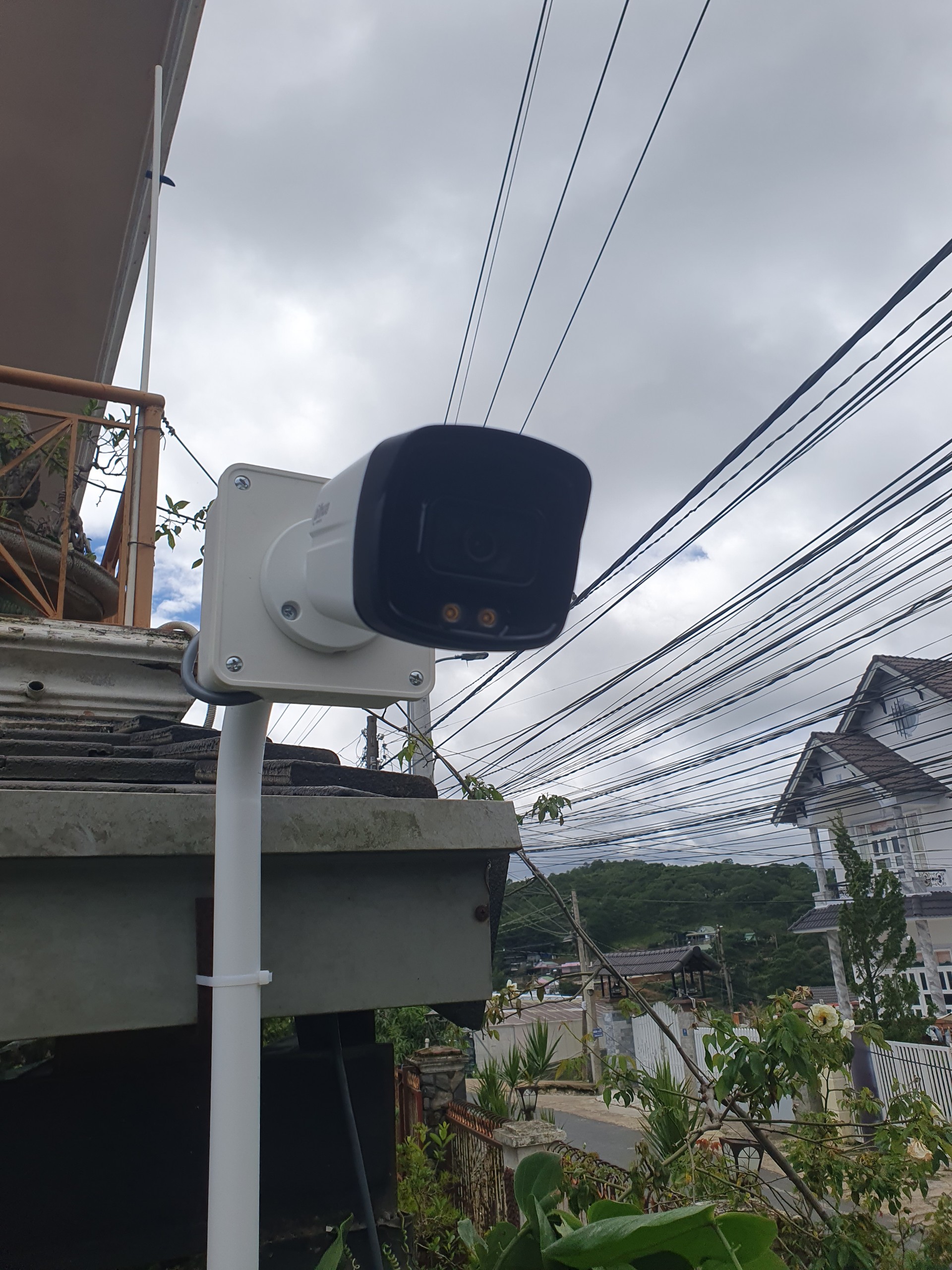 Hình ảnh thi công lắp đặt hệ thống camera quan sát của Nam Thành Phát